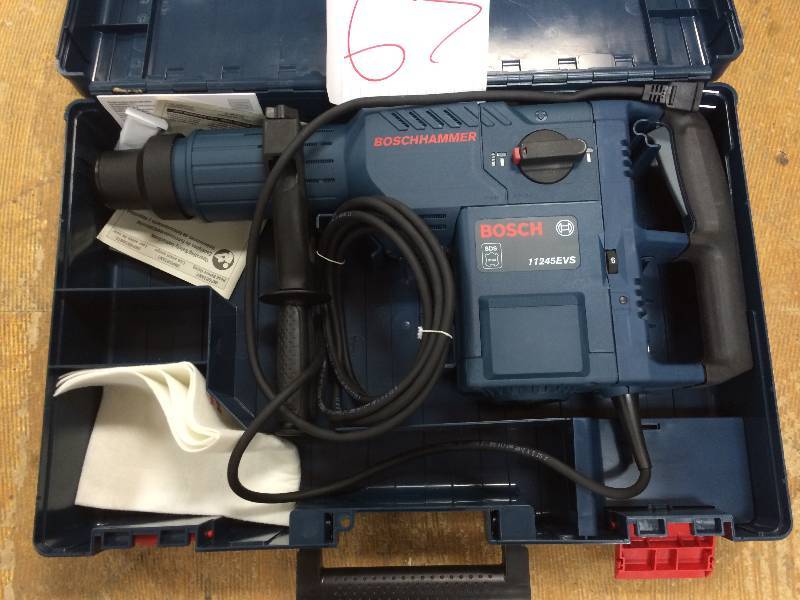lot 67 image: Bosch Rotary Hammer, 17.60 x 25.30 brand new