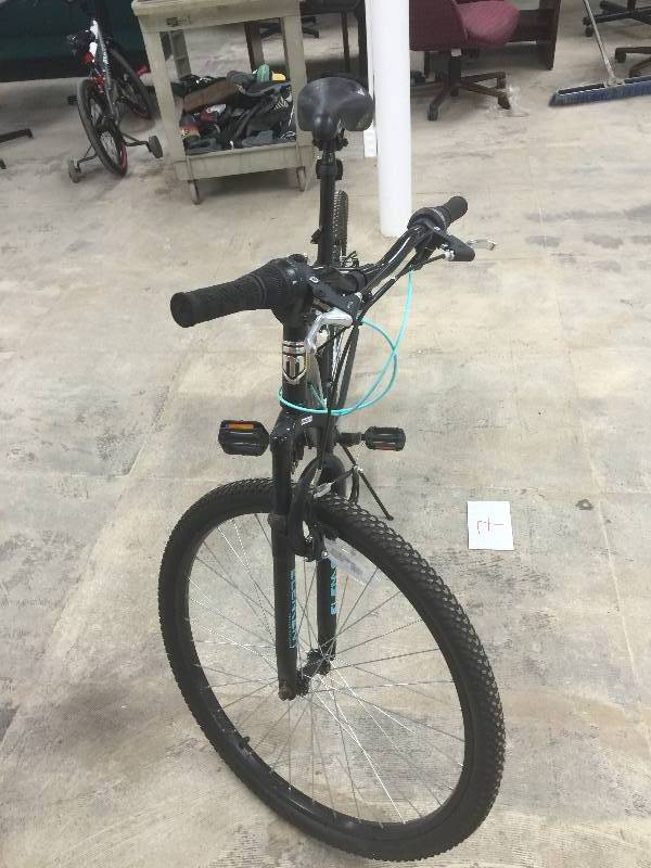 lot 7 image: 26 Mongoose Excursion Ladys Mountain Bike  in good conditions