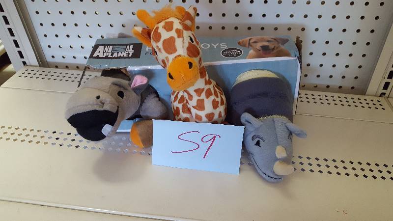 lot 59 image: Animal Planet Plush Toys for Dog Giraffe Hippo