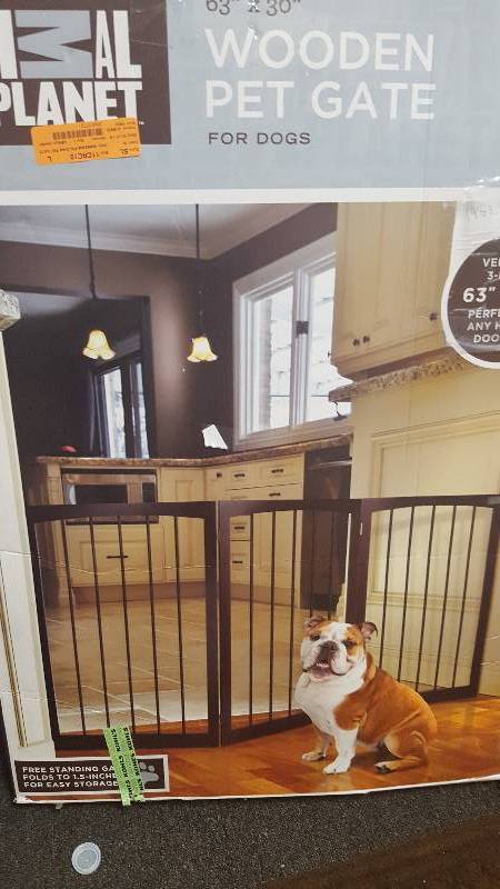 lot 63 image: Animal Planet Wooden Gate