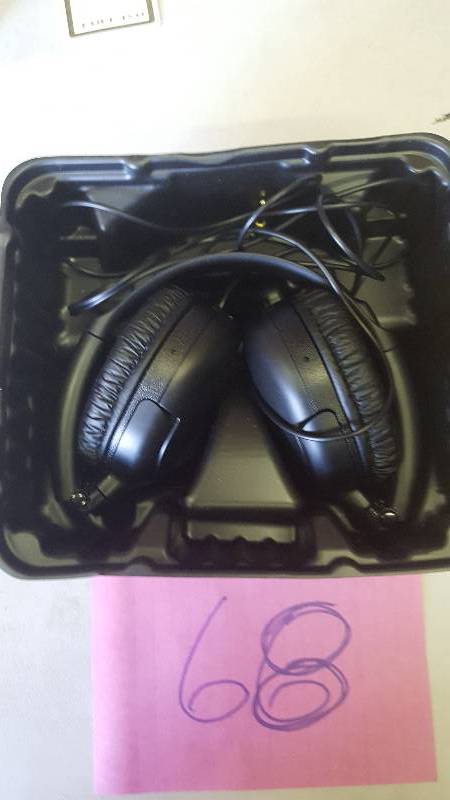 lot 68 image: Sony Compact & Slim Noise Cancelling Headphones