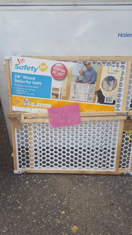 lot 76 image: Safety 1st 24 in. Wood Security Gate