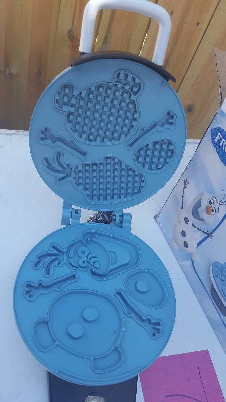 lot 79 image: Frozen Waffle Maker