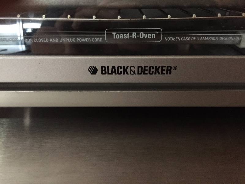 lot 13 image: Excellent Stainless Countertop Black & Decker Toaster Oven 16x11x9 - Works Great - Great Condition