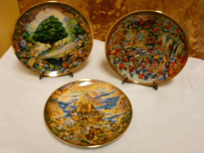 Franklin Mint Plates  with stands (3)