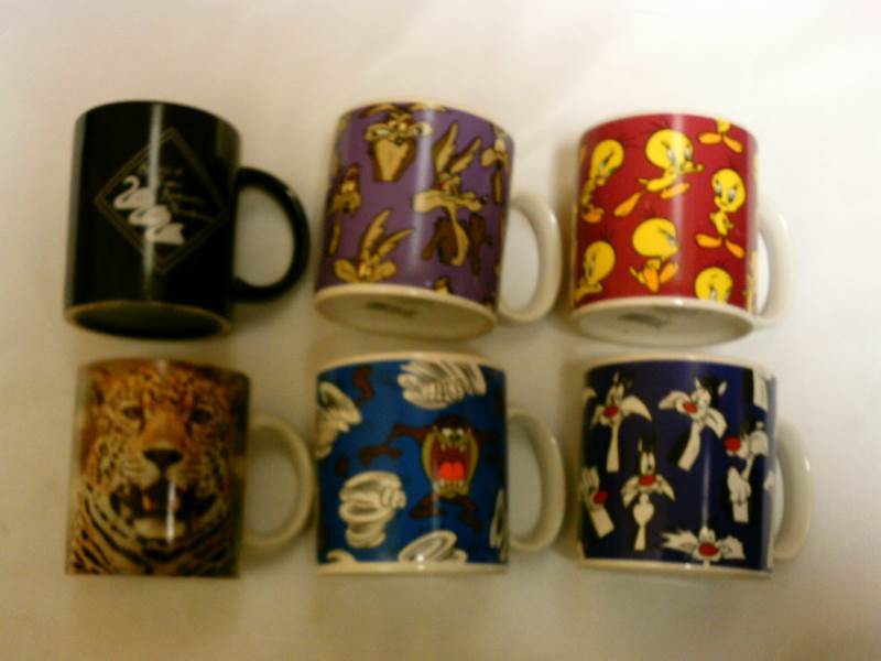 Looney Toons Mugs (4) Tweety, Wiley coyote, Taz, Sylvester