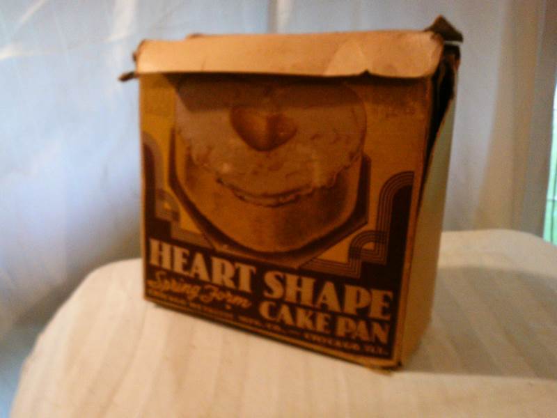 Cake Pan - heart shaped -vintage