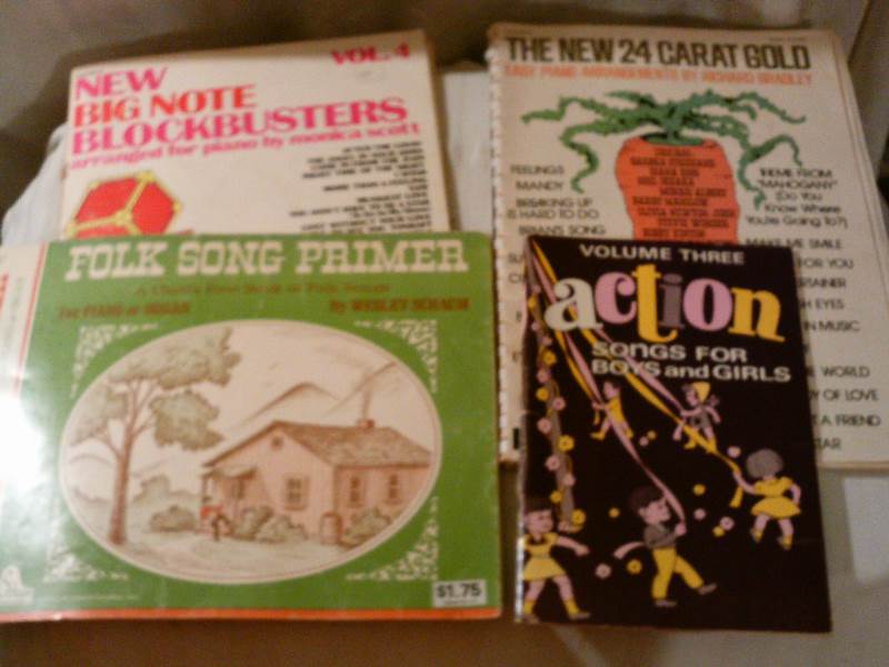 Set of 4 Piano and vocal music Books - New Big Note Block Busters