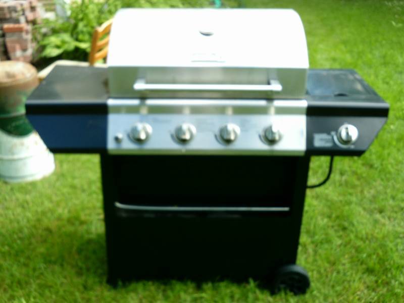 Nexgrill gas grill - new in 2014 4 burner with side burner and tank