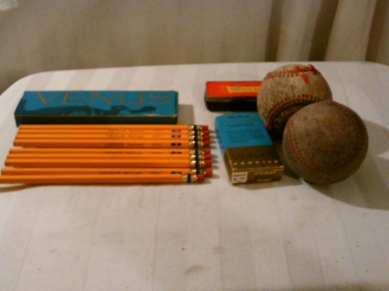 Assorted vintage items