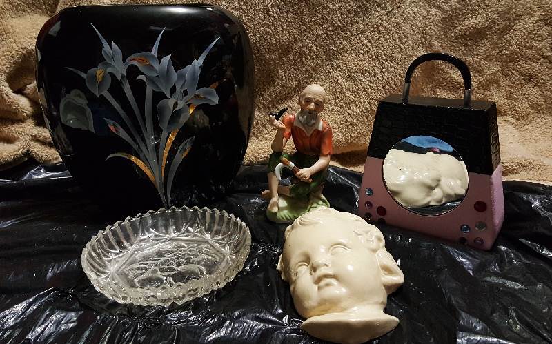 Lot of five house goods