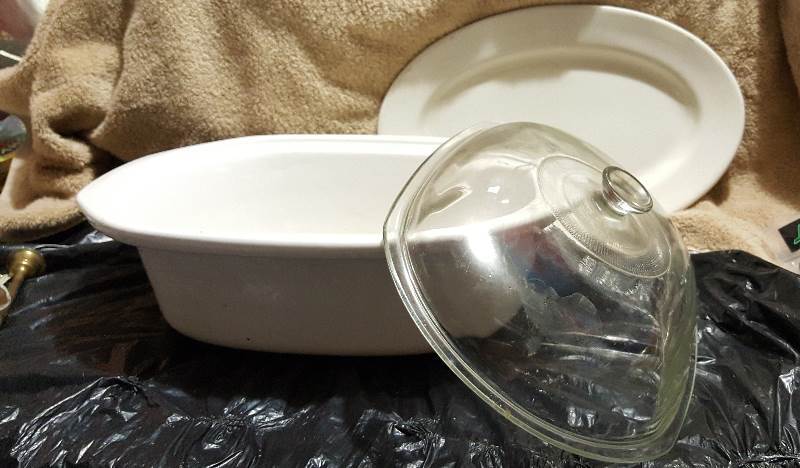Casserole dish with lid & plate