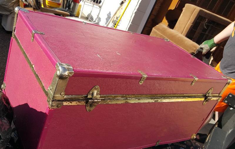 Maroon trunk