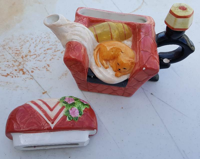 Chair teapot