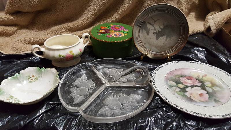 Lot of 6 piece dishesitems