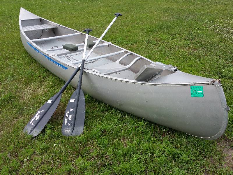 grumman 15' aluminum canoe + wooden paddles k-bid