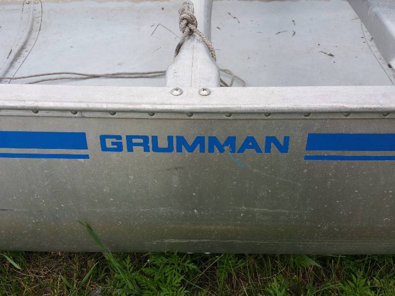 Grumman 15 Aluminum Canoe & Adjustable Feather Brand Oars