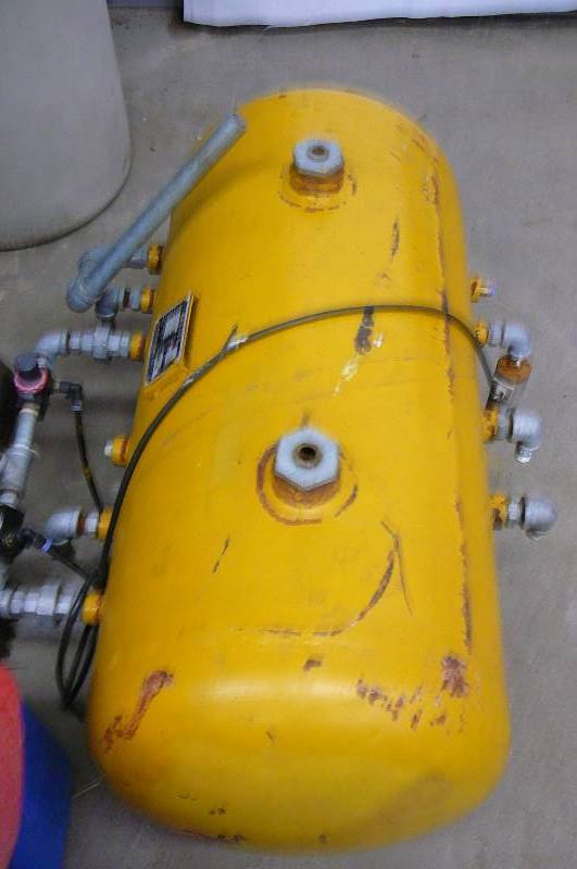 lot 7 image: Air Tank 36 x 15