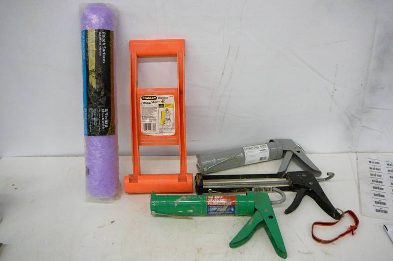 lot 24 image: Caulking Guns, Panel Carry, Roller 34 nap 18
