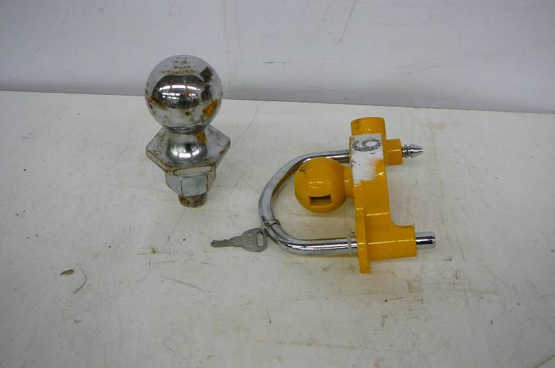 lot 27 image: 2 516 Ball & Trailer Lock