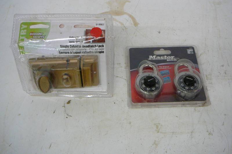 lot 29 image: Locks  master lock, Dead Bolt