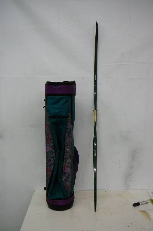 lot 46 image: Shake spear Bow & Golf Bag