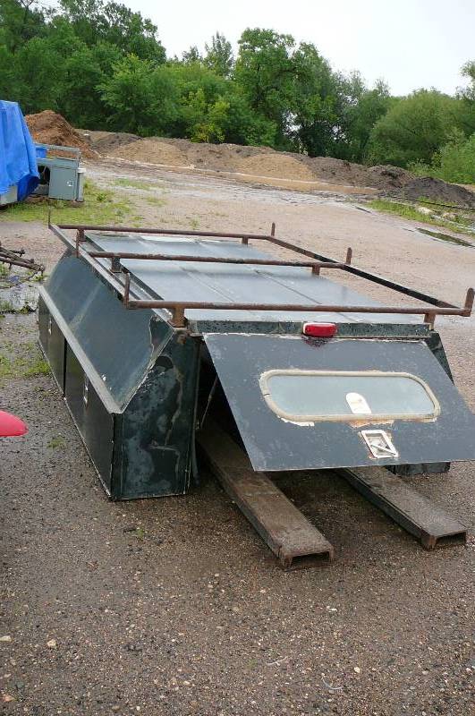 lot 52 image: Steel Contractors Topper with side doors