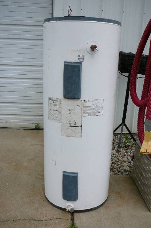 lot 57 image: Water Heater Electric (USED) 80 gal Craft master working when removed