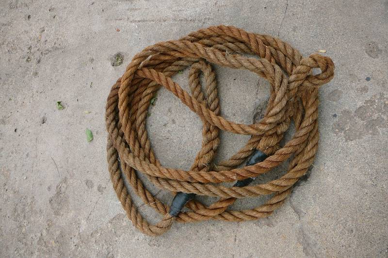 lot 60 image: Brown Rope 1 x 28 Long
