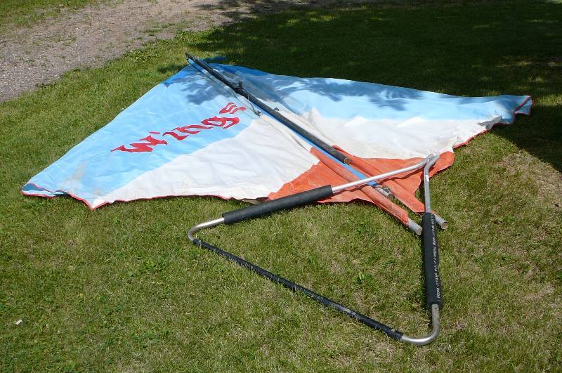 lot 61 image: Hand Glider