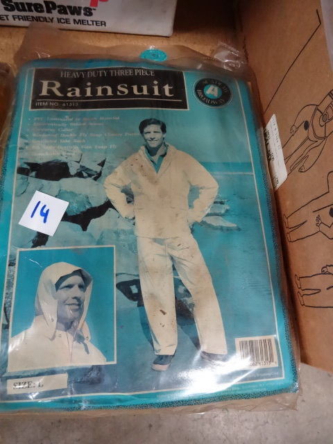 lot 14 image: Heavy Duty 3 Piece Rainsuit Size Large
