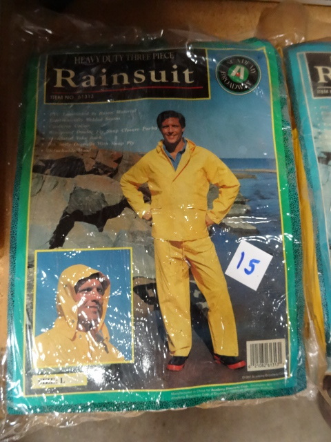 lot 15 image: Heavy Duty 3 Piece Rainsuit Size Large