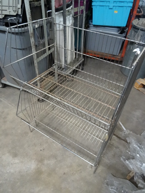 lot 40 image: Stacking Wire Baskets