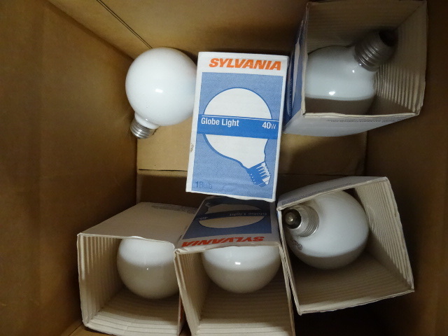 lot 73 image: Sylvania Globe Bulbs 40 Watt 23 Bulbs