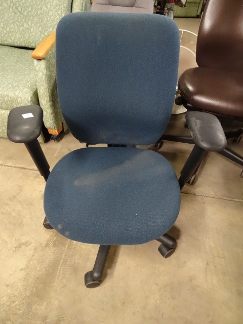 lot 104 image: Office Chair On Wheels