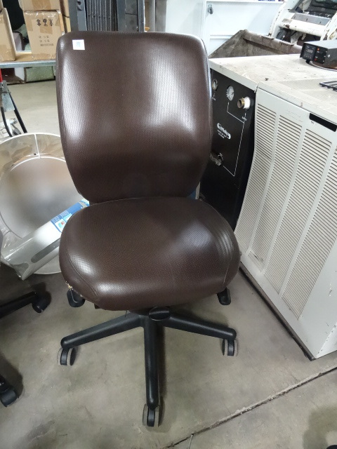 lot 105 image: Office Chair On Wheels
