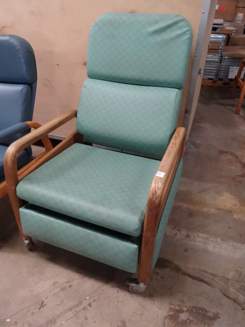 lot 116 image: Hill Rom Reclining Hospital Chair