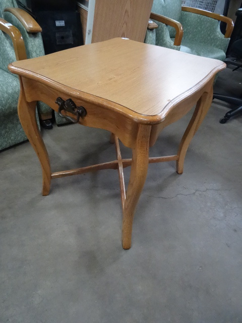 lot 126 image: Sturdy Wooded End Table 22 X 26 X 24