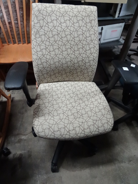 lot 130 image: Office Chair On Wheels