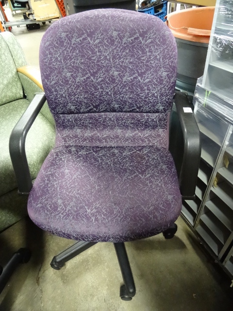 lot 131 image: Office Chair On Wheels