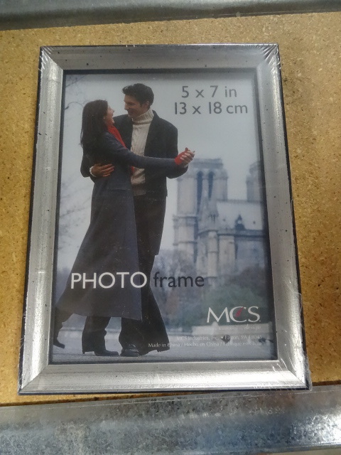 lot 199 image: 5 X 7 Wood Silver Leaf Picture Frame