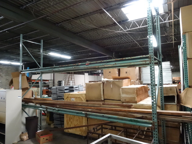 lot 202 image: Tear Drop Pallet Rack Unit