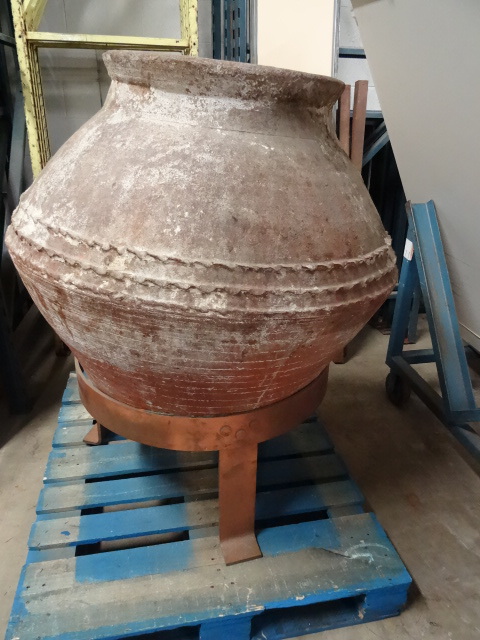 lot 203 image: Vintage Pottery Pot Very Large Copper