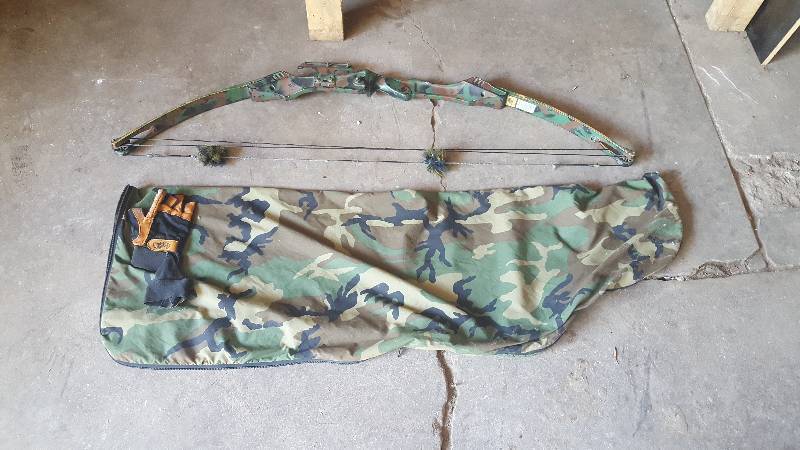 lot 34 image: Laser Compound Bow And Case