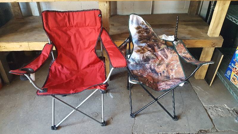 lot 45 image: 2 Folding chairs