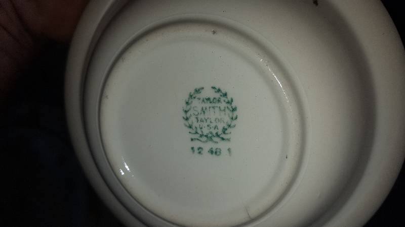 lot 1 image: Taylor Smith set of 8 serving dishware