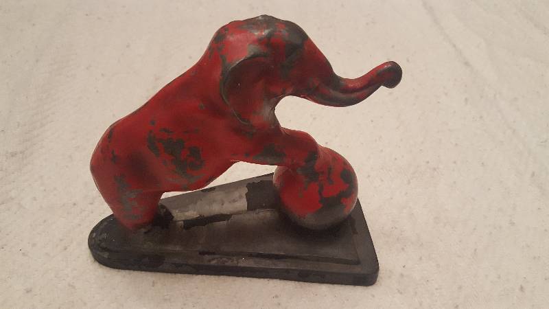 lot 34 image: Antique vintage 1929 art deco cast metal circus elephant bookend