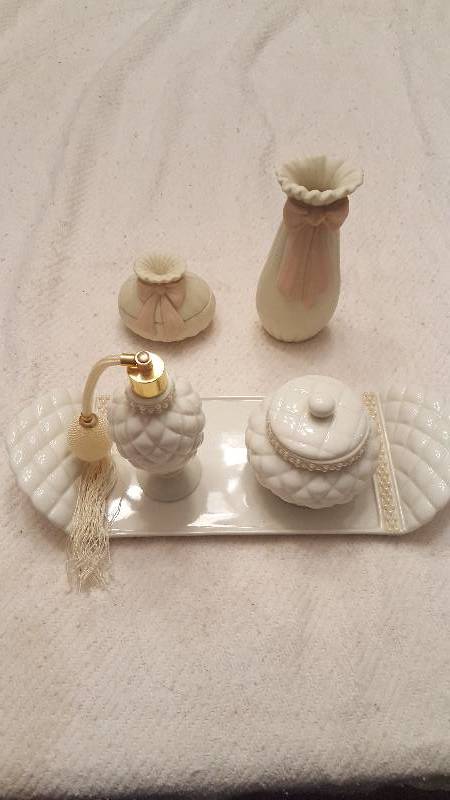 lot 35 image: Vanity top items