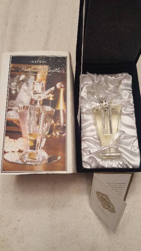 lot 38 image: Godinger brand perfume bottle