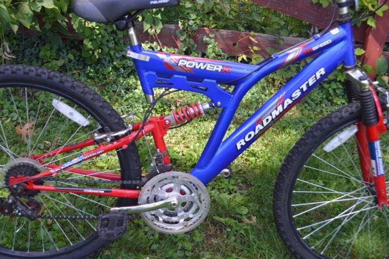 lot 3 image: Blue Roadmaster Mens Bike